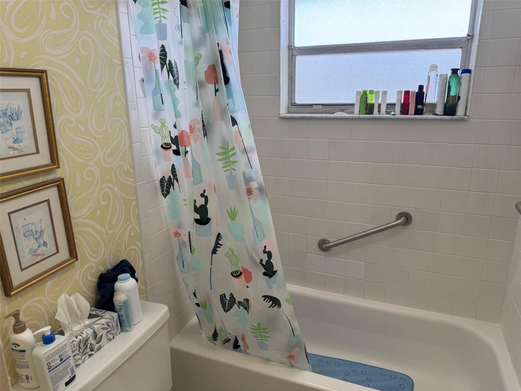 Omega Condo No #11 - Residential