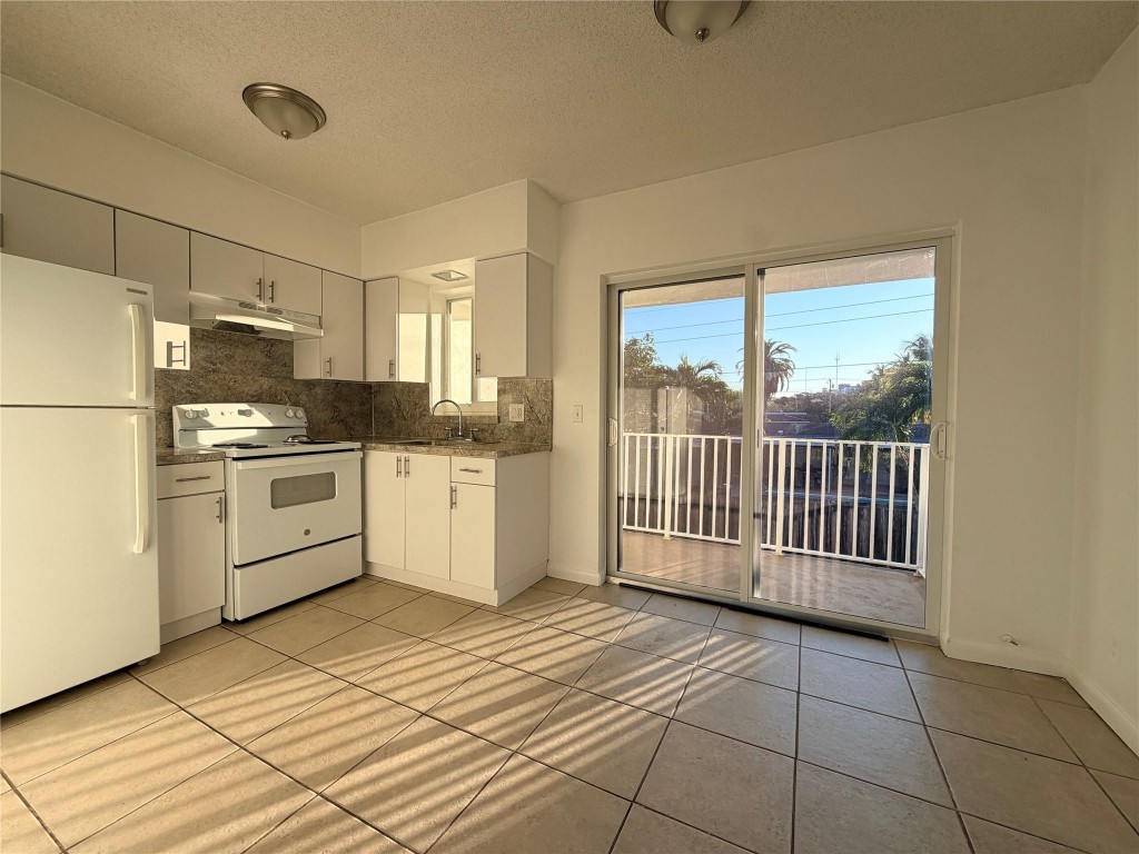 Hollywood Hills 6-22 B - Residential Lease