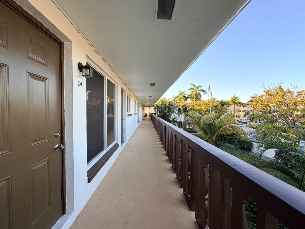 Hollywood Hills 6-22 B - Residential Lease