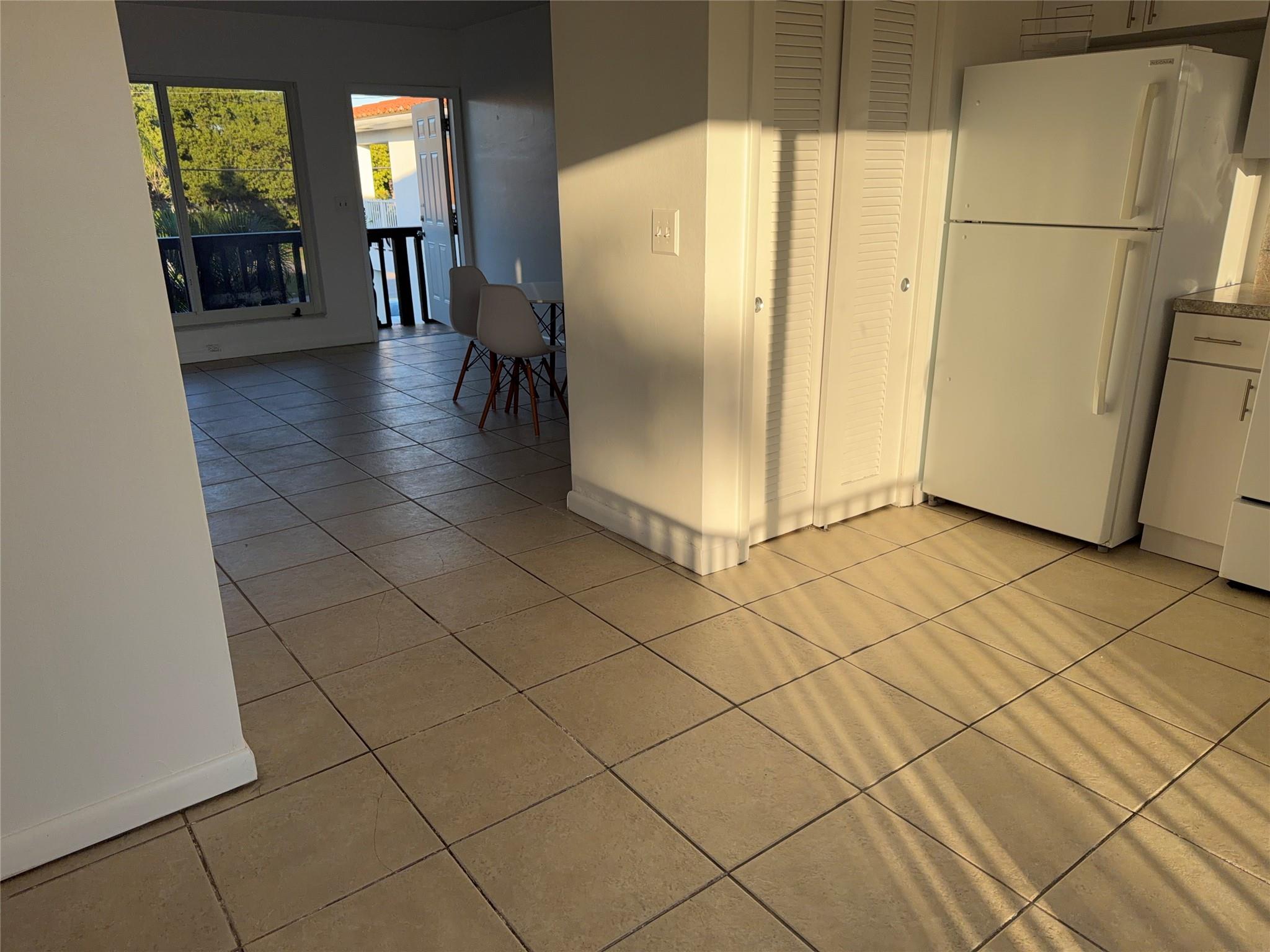 Hollywood Hills 6-22 B - Residential Lease