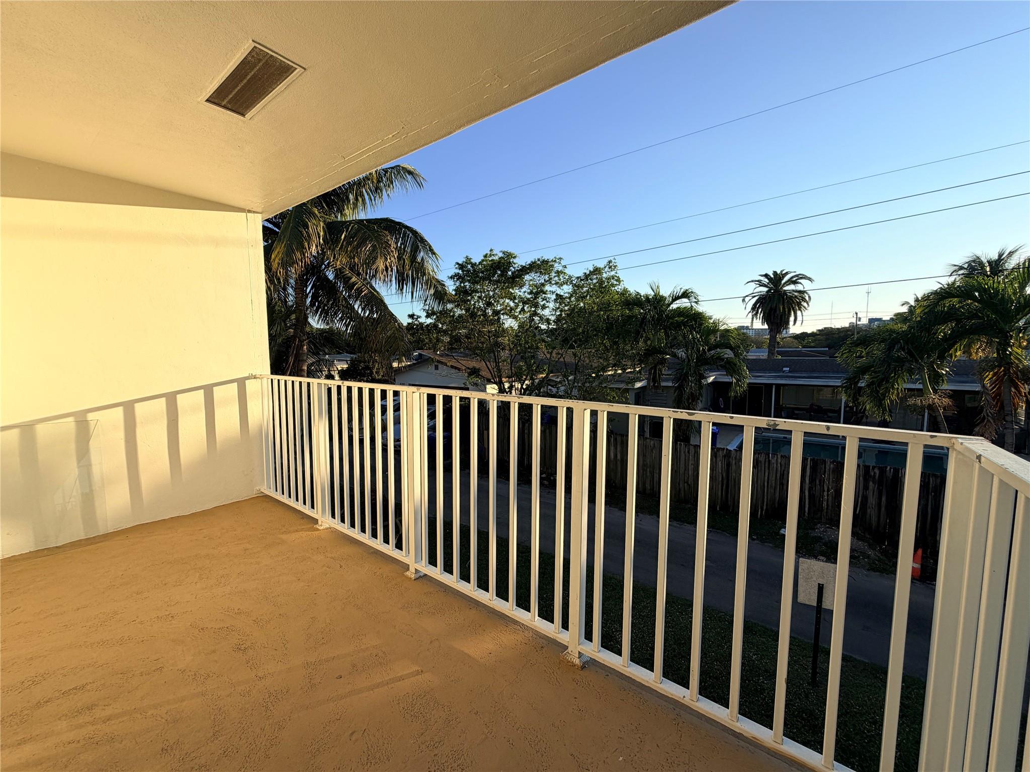 Hollywood Hills 6-22 B - Residential Lease