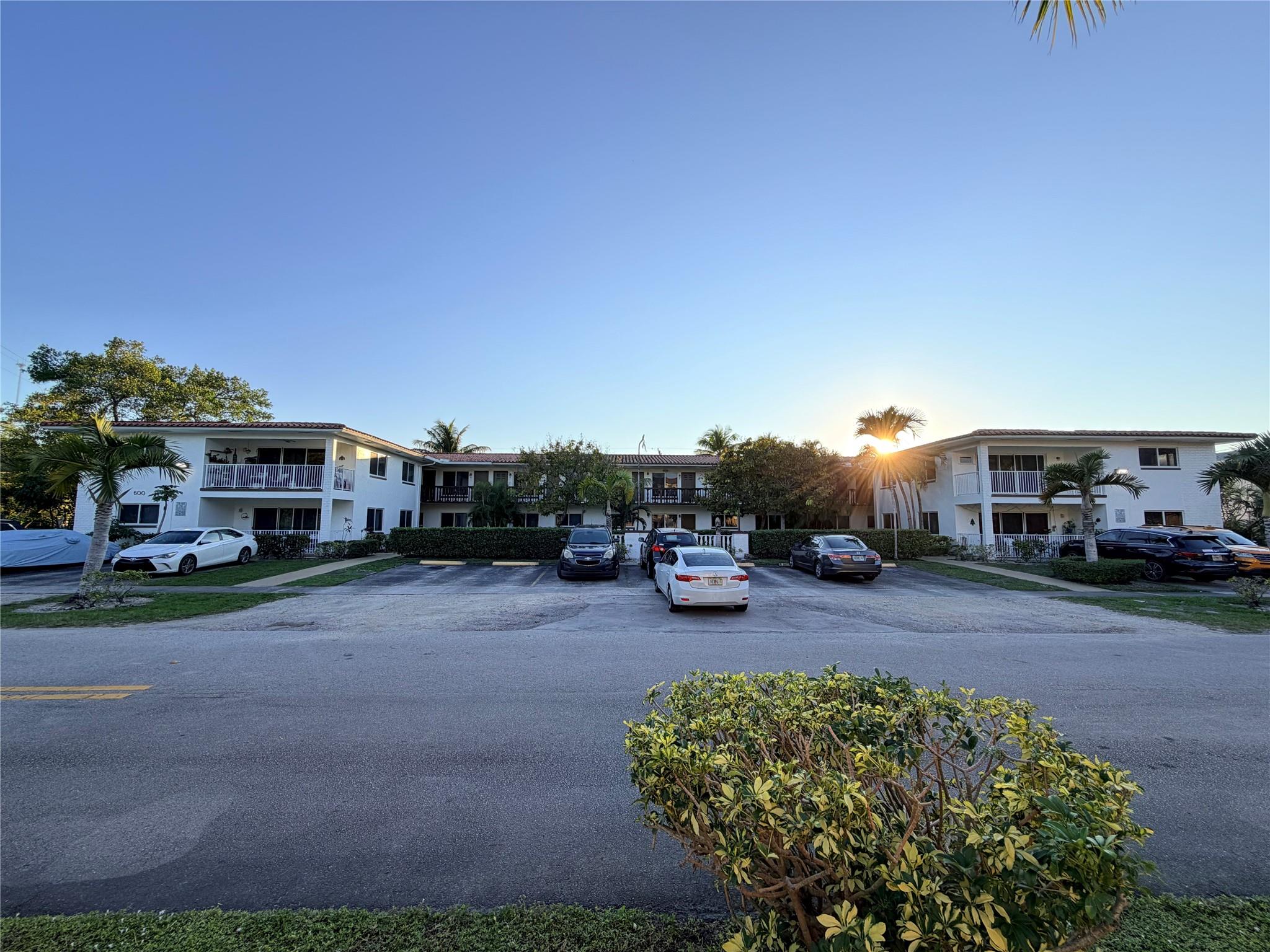 Hollywood Hills 6-22 B - Residential Lease