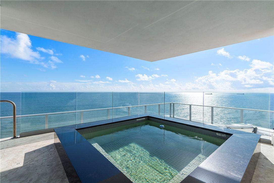 AUBERGE BEACH - Residential