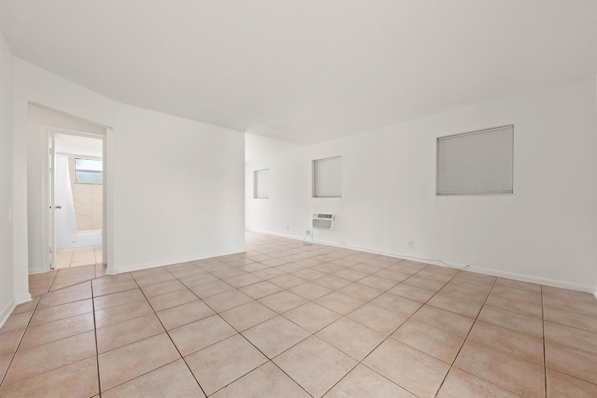 1521 W 21st Street 5