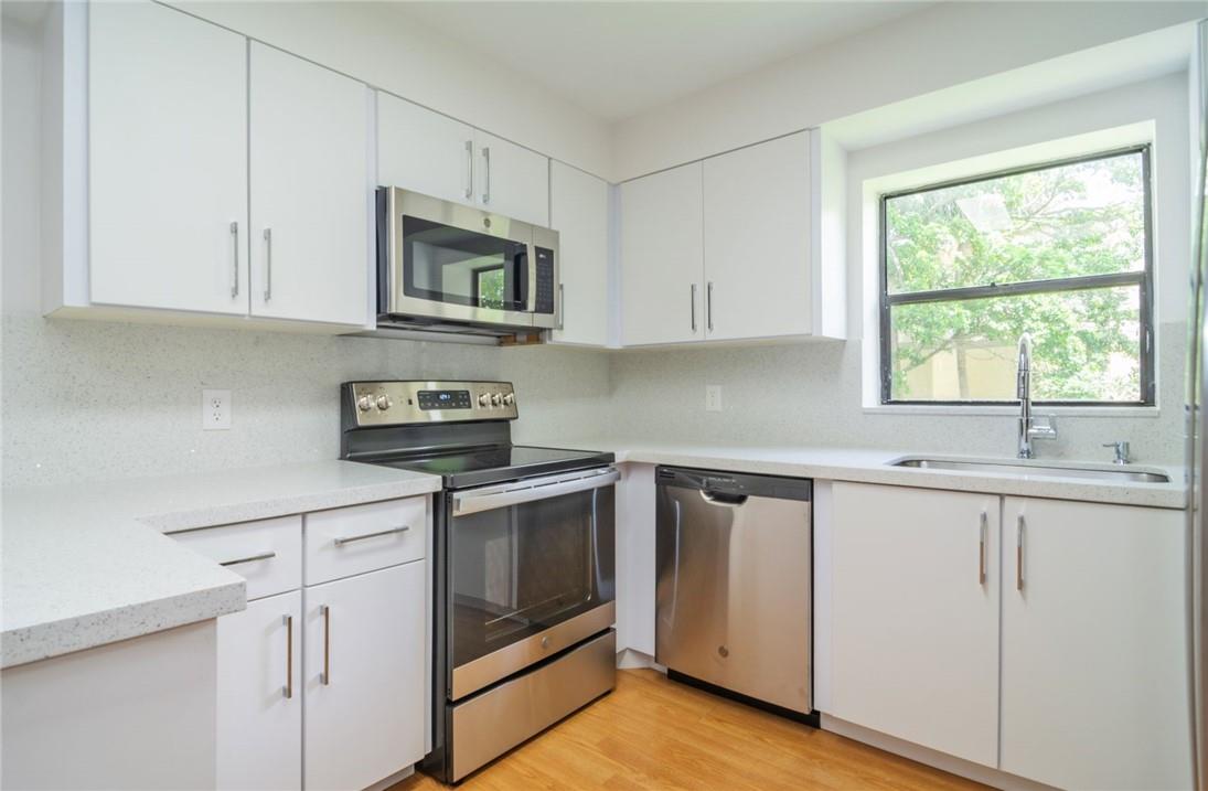 CC APTS AT BONAVENTURE - Residential Lease