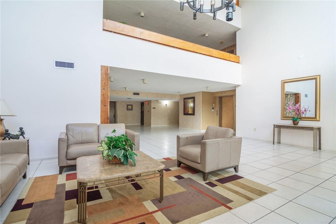 CC APTS AT BONAVENTURE - Residential Lease