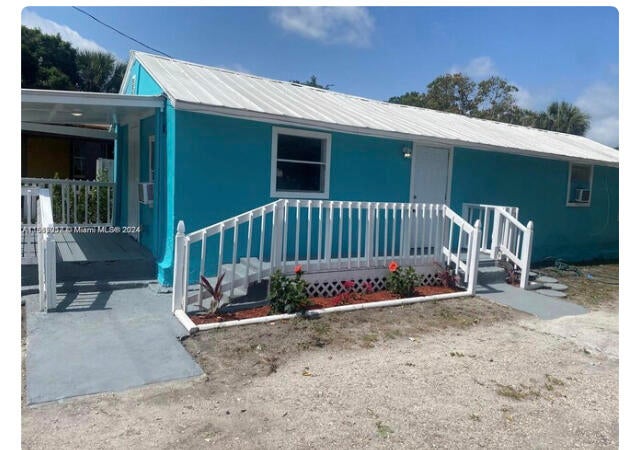 Photo of 427 N 14TH Street, Fort Pierce, FL 34950 (MLS # B26075824)