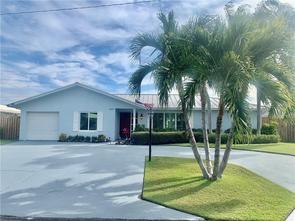 Photo of 2540 SW 14th St, Boynton Beach, FL 33426 (MLS # F10315913)
