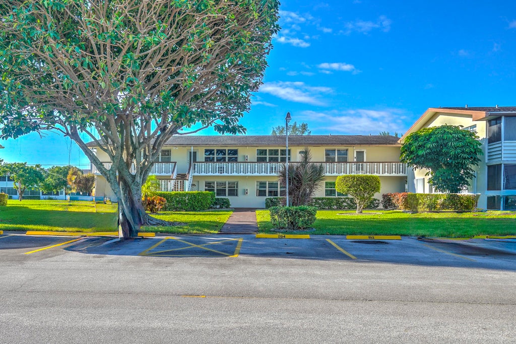 Photo of 203 S WINDSOR I #203, West Palm Beach, FL 33417 (MLS # B26082893)