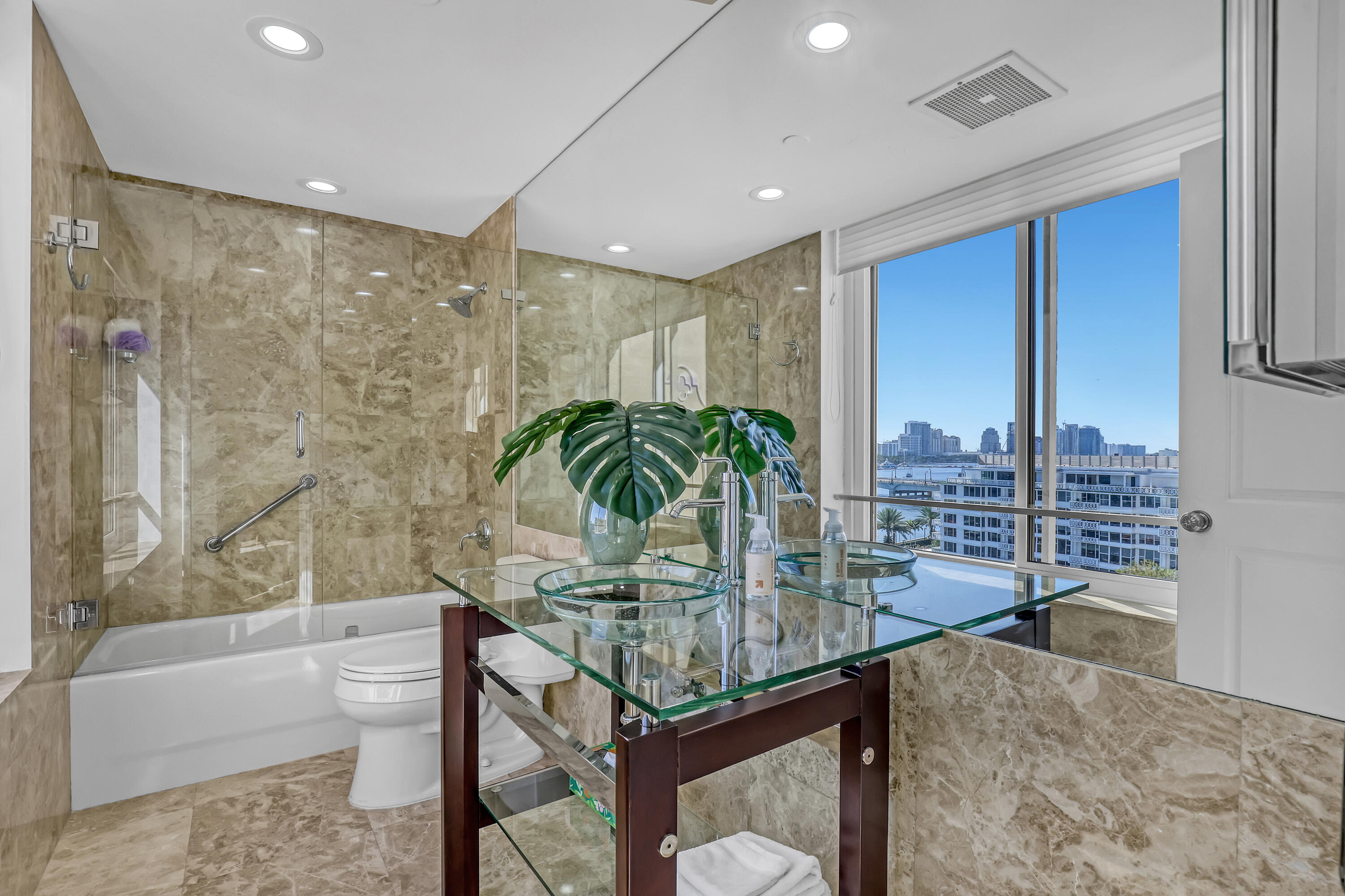 PALM BEACH BILTMORE COND DECL FILED 7-9-80 - Residential