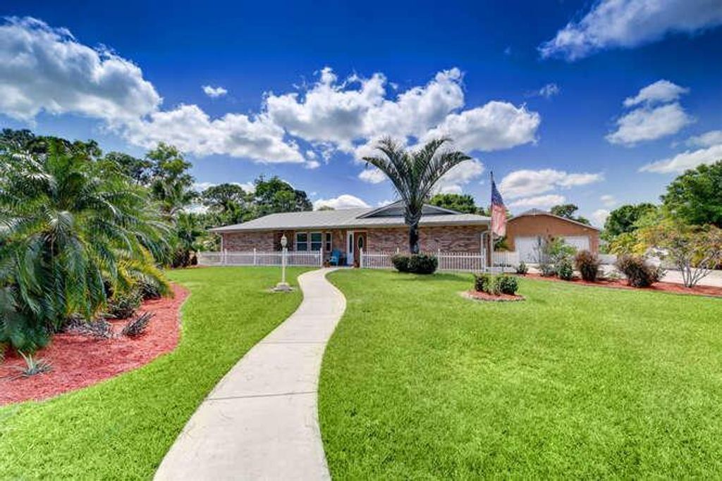 Photo of 13328 SE Flora Avenue, Hobe Sound, FL 33455 (MLS # R10707173)