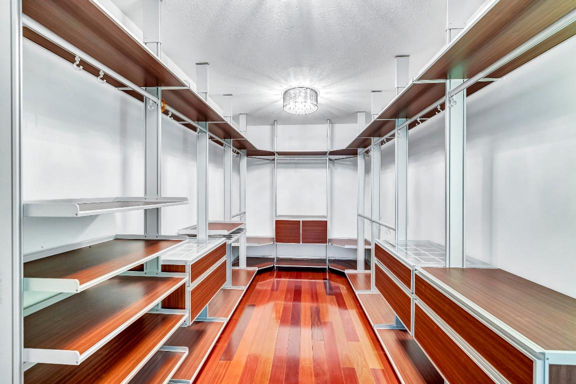 PARKLAND LAKES - Residential Lease