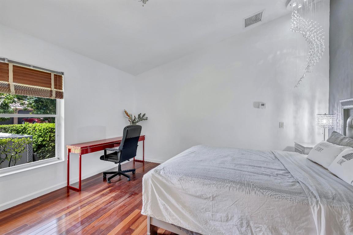 PARKLAND LAKES - Residential Lease