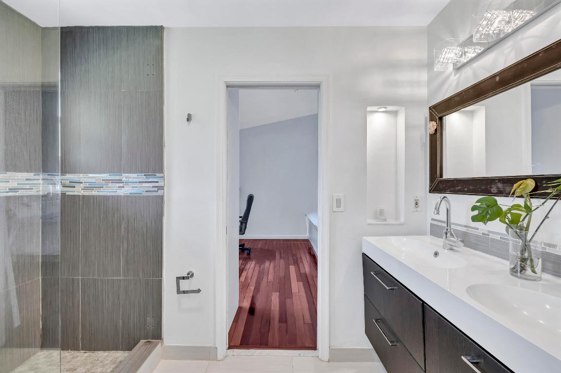 PARKLAND LAKES - Residential Lease