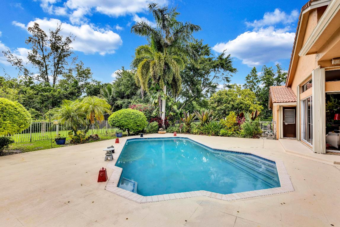 PARKLAND LAKES - Residential Lease