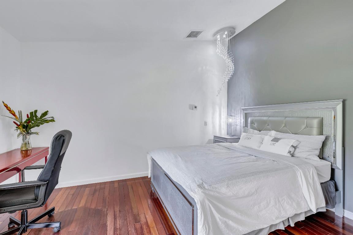 PARKLAND LAKES - Residential Lease