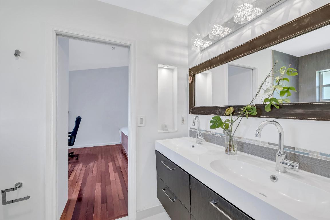 PARKLAND LAKES - Residential Lease