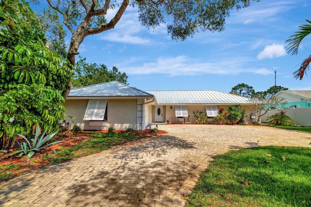 Photo of 18395 SE County Line Road, Tequesta, FL 33469 (MLS # R11080282)