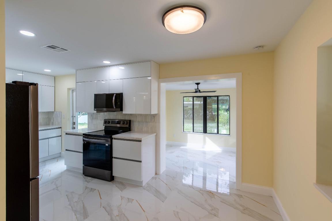 BEACHWAY MANOR - Residential