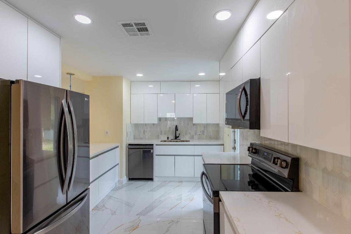 BEACHWAY MANOR - Residential