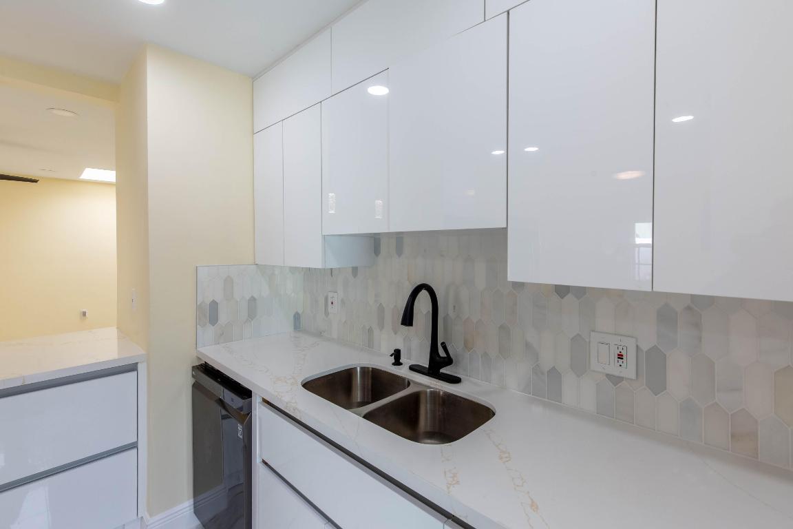 BEACHWAY MANOR - Residential