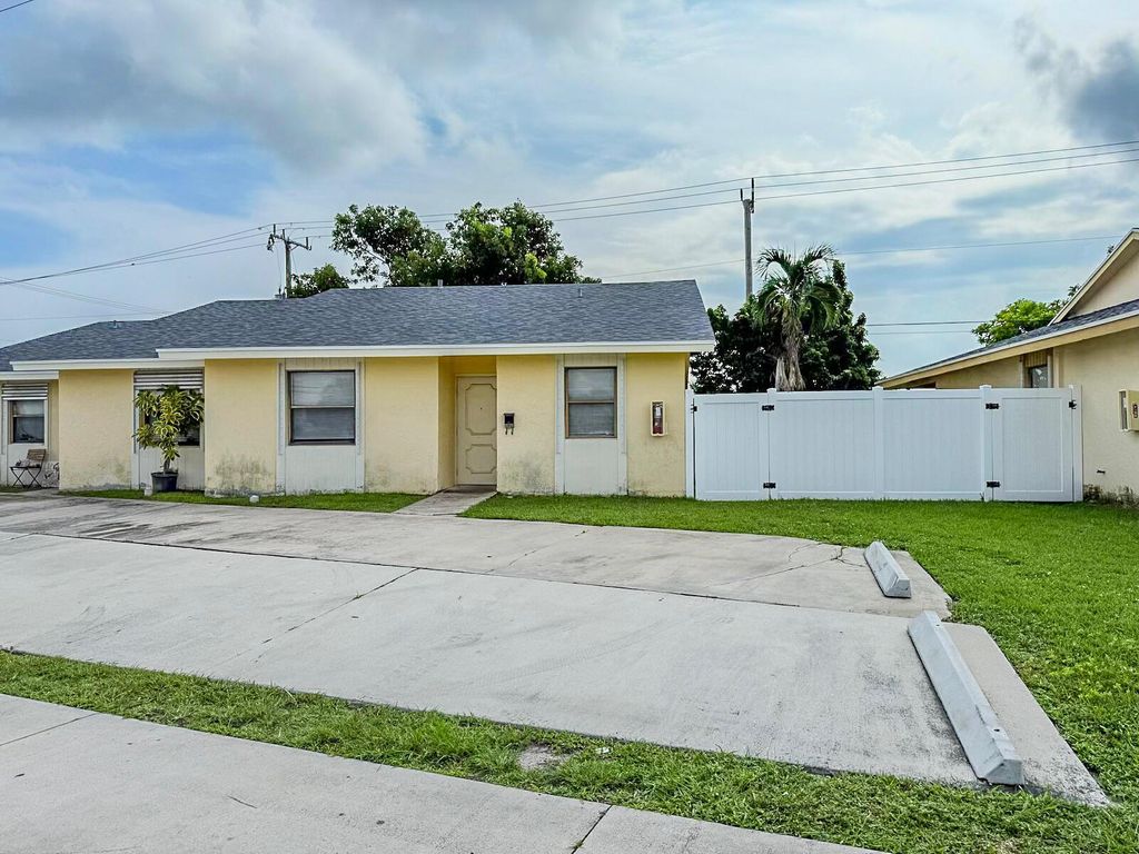 Photo of 3146 N Dixie Highway, Boca Raton, FL 33431 (MLS # R11123275)