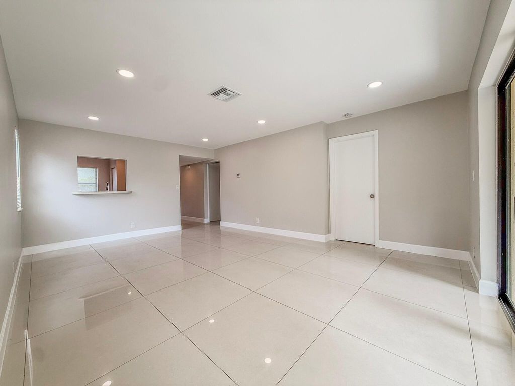 Photo of 3146 N Dixie Highway, Boca Raton, FL 33431 (MLS # R11123275)