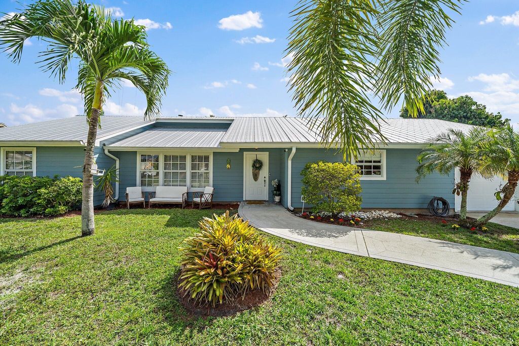 Photo of 711 Warren Drive, Jupiter, FL 33458 (MLS # R10786259)