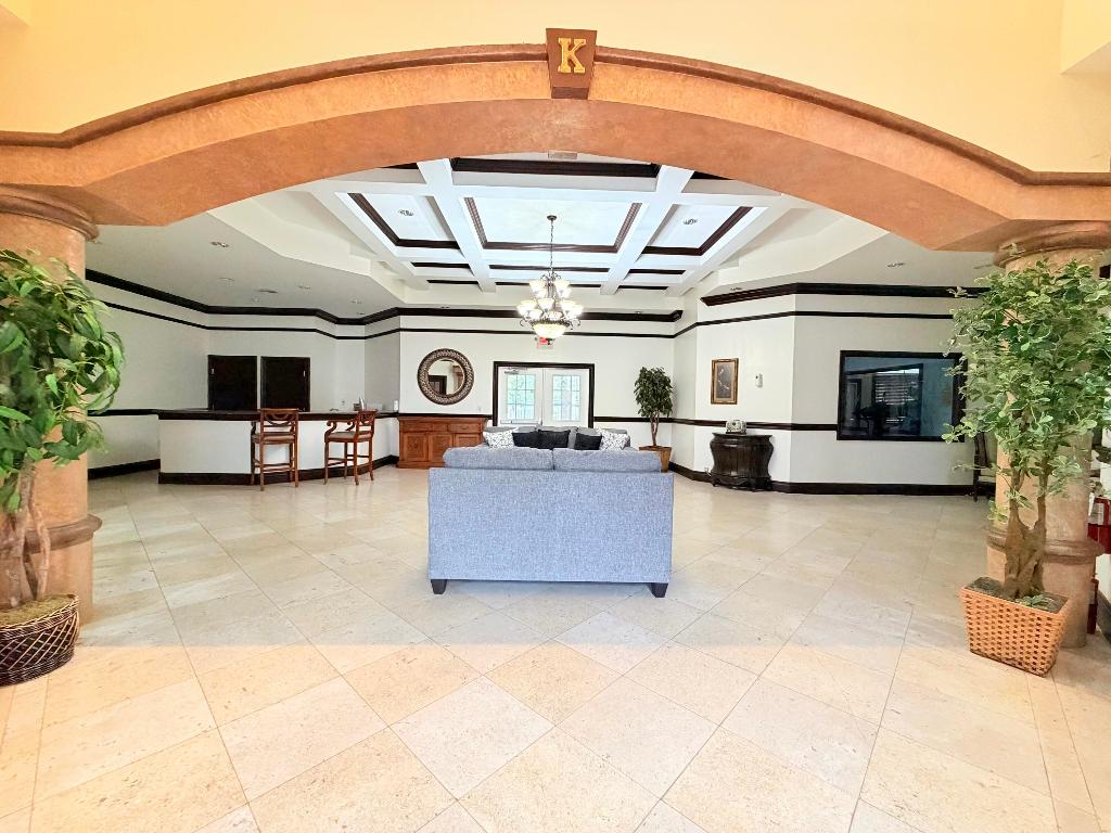 330 Crestwood Circle N 202, Royal Palm Beach, FL, 33411/$324,900 2 330 Crestwood Circle N 202