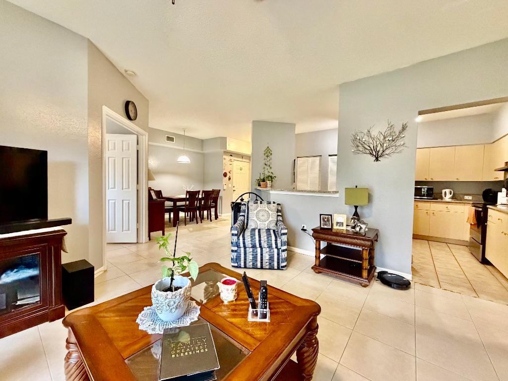 KENSINGTON OF ROYAL PALM BEACH CONDOI - Residential