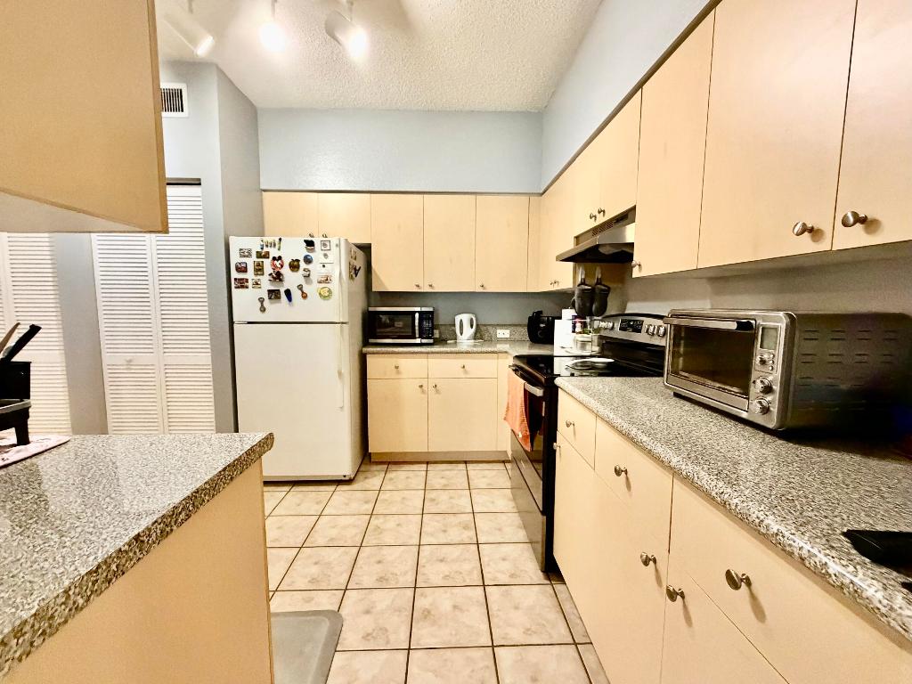 KENSINGTON OF ROYAL PALM BEACH CONDOI - Residential