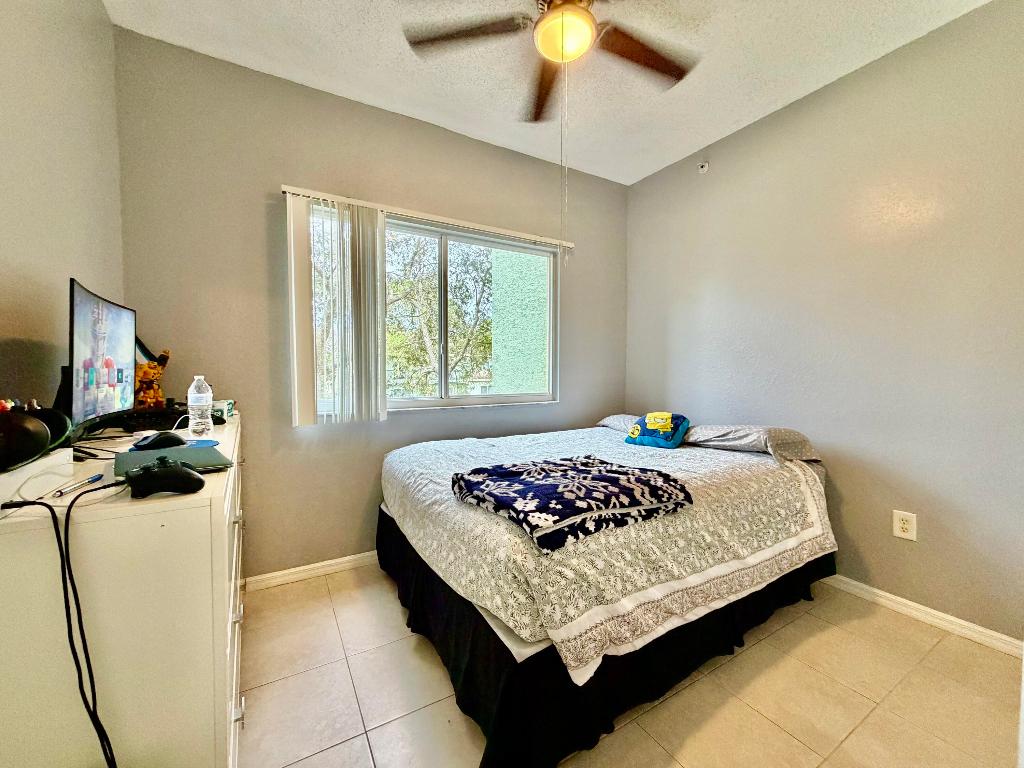 KENSINGTON OF ROYAL PALM BEACH CONDOI - Residential