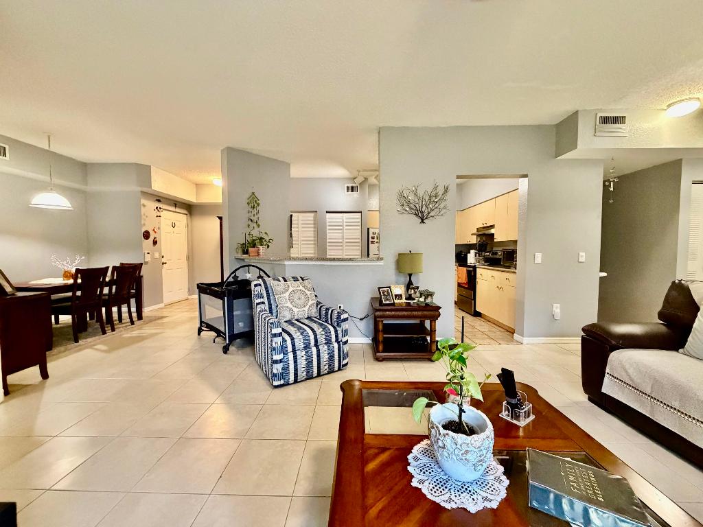 KENSINGTON OF ROYAL PALM BEACH CONDOI - Residential