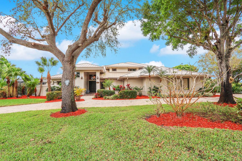 Photo of 5528 SW Anhinga Avenue, Palm City, FL 34990 (MLS # R11065781)