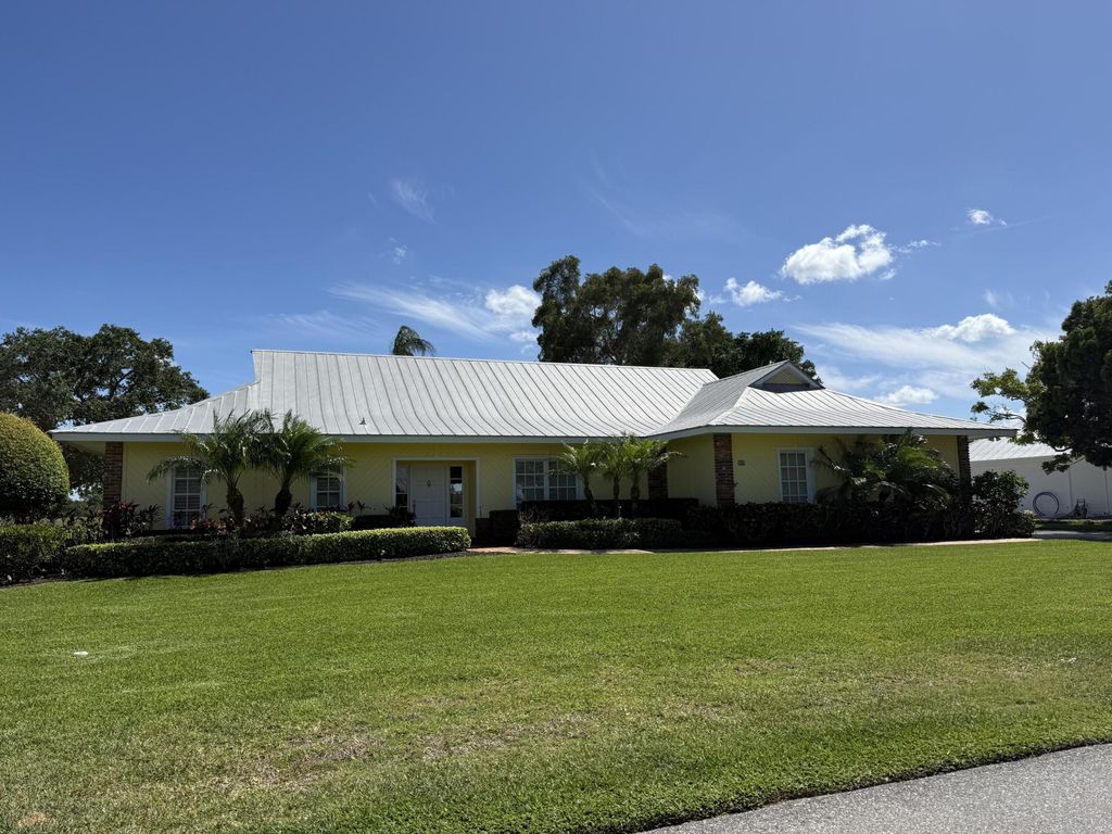 Photo of 26 SE Turtle Creek Drive, Jupiter, FL 33469 (MLS # B26019408)