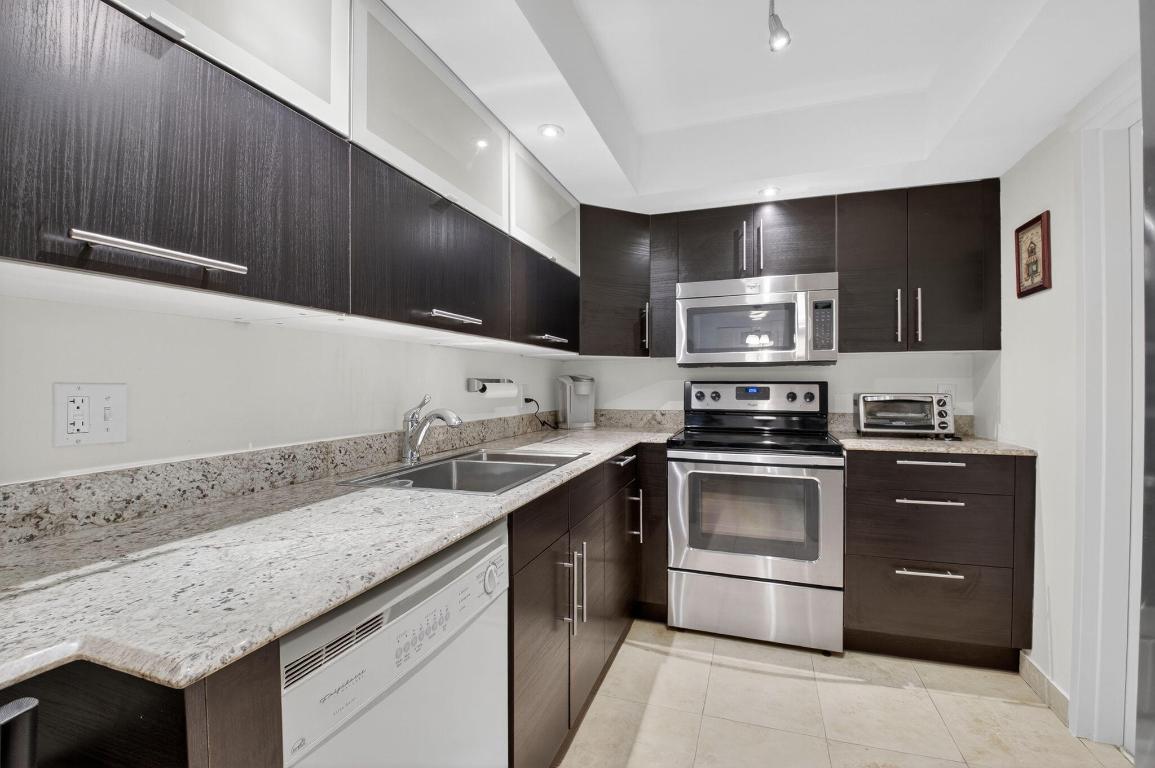 WILLOW WOOD MIDRISE CONDO - Residential Lease