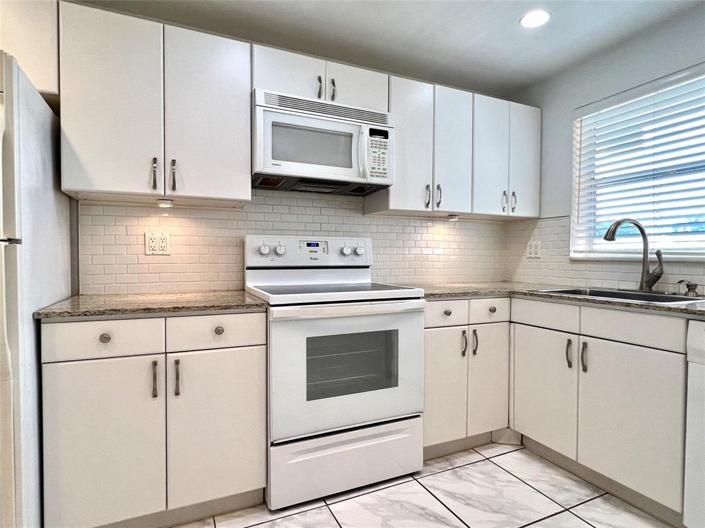 1785 N Andrews Square 202e