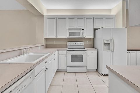 Condominium in Tamarac FL 7715 Yardley Dr Dr 2.jpg