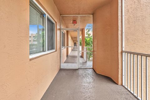 Condominium in Tamarac FL 7715 Yardley Dr Dr 1.jpg