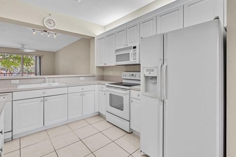 Condominium in Tamarac FL 7715 Yardley Dr Dr 4.jpg