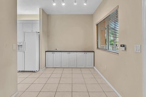 Condominium in Tamarac FL 7715 Yardley Dr Dr 10.jpg