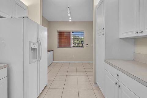 Condominium in Tamarac FL 7715 Yardley Dr Dr 7.jpg