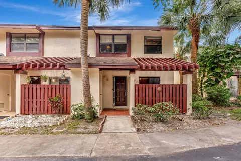 3725 Carambola Cir Unit 2824, Coconut Creek, FL MLS: F10500312