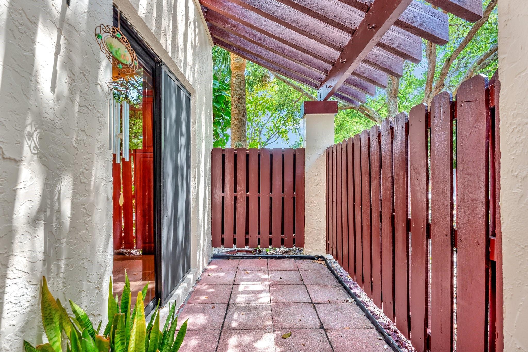 3725 Carambola Cir 2824