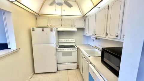 Tiny photo for 122 Oakridge I, Deerfield Beach, FL 33442 (MLS # R11159471)