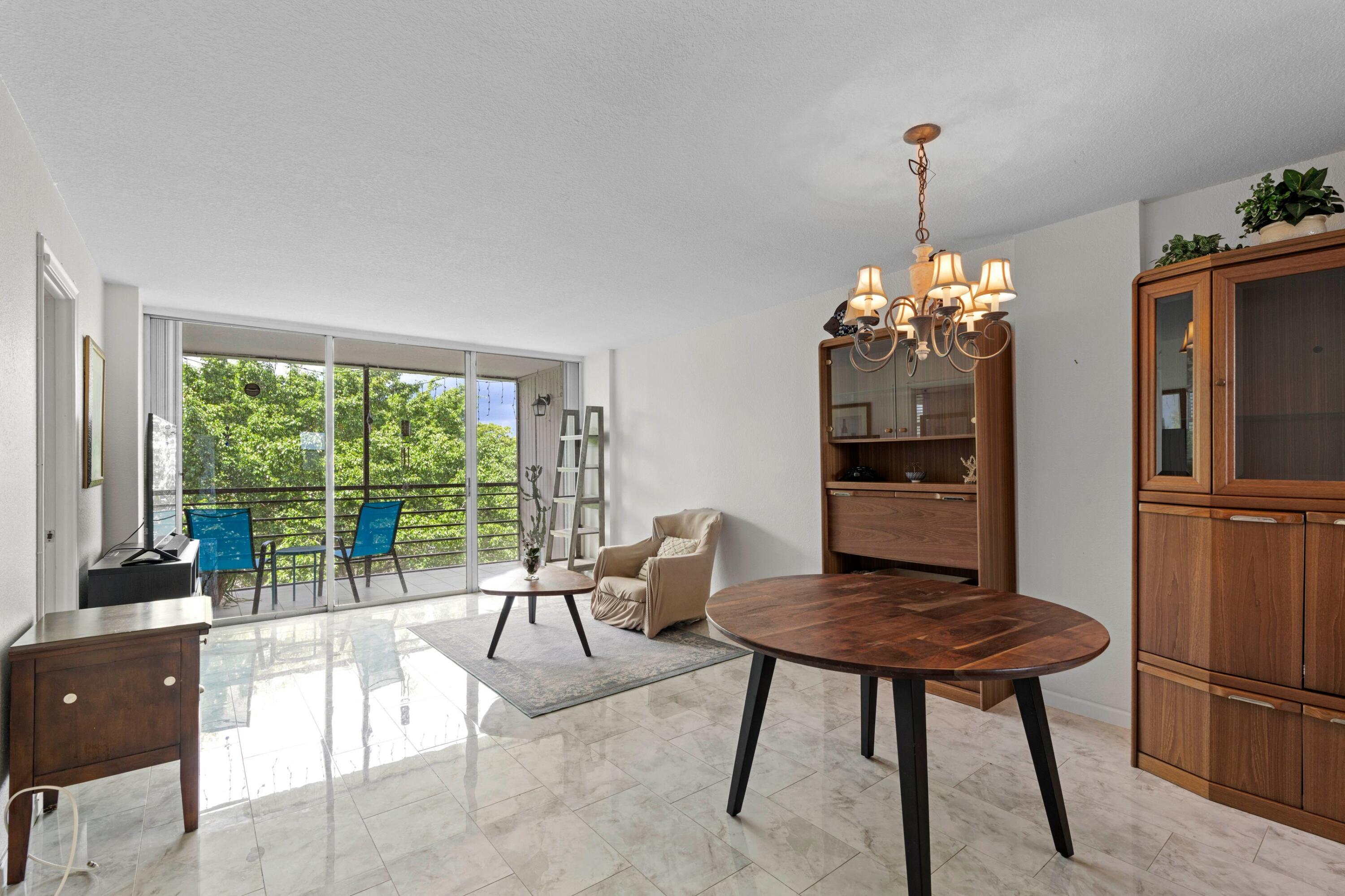 113 ROYAL PARK Drive 4A