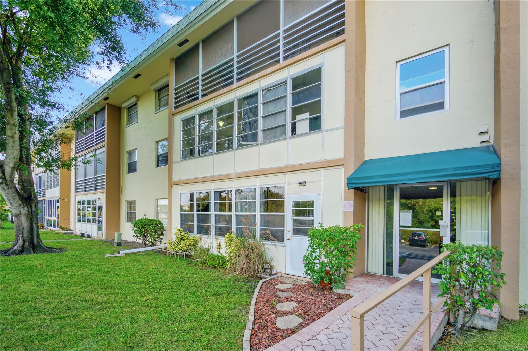 SABAL PALM - Residential