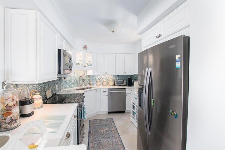 132 Lakeshore 617 Drive E 617
