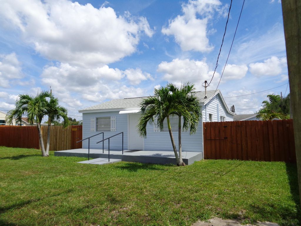 Photo of 3601 Lakewood Road, Palm Springs, FL 33461 (MLS # R11018089)