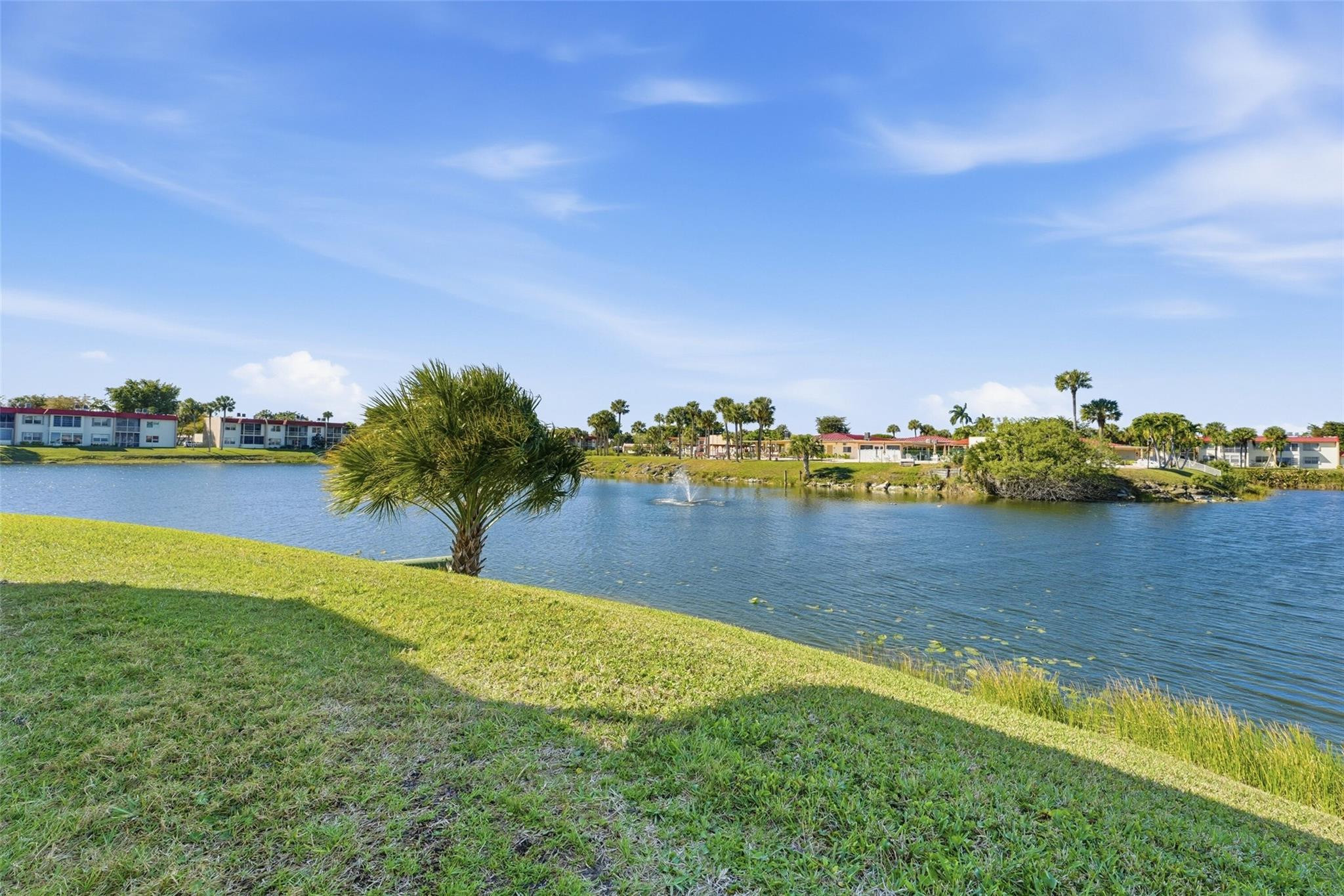GOLDEN LAKES VILLAGE COND - Residential